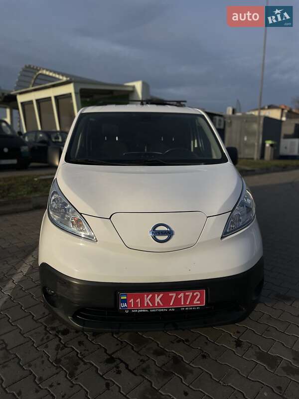 Грузовой фургон Nissan e-NV200 2015 в Киеве