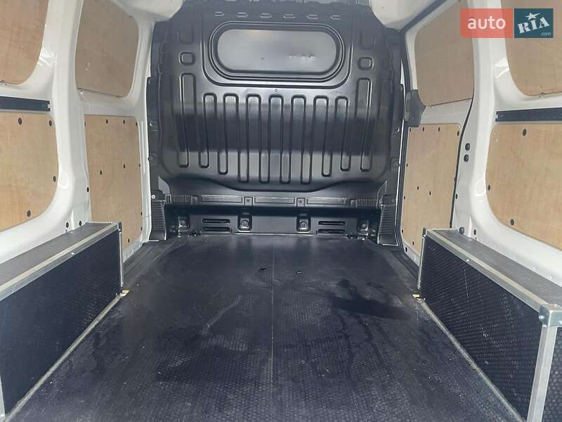 Вантажний фургон Nissan e-NV200 2018 в Сарнах