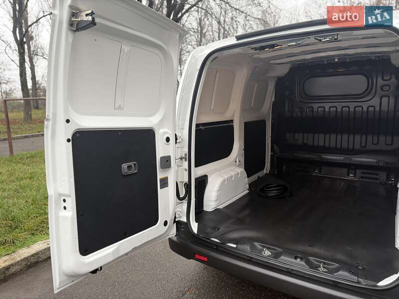 Грузовой фургон Nissan e-NV200 2021 в Виннице
