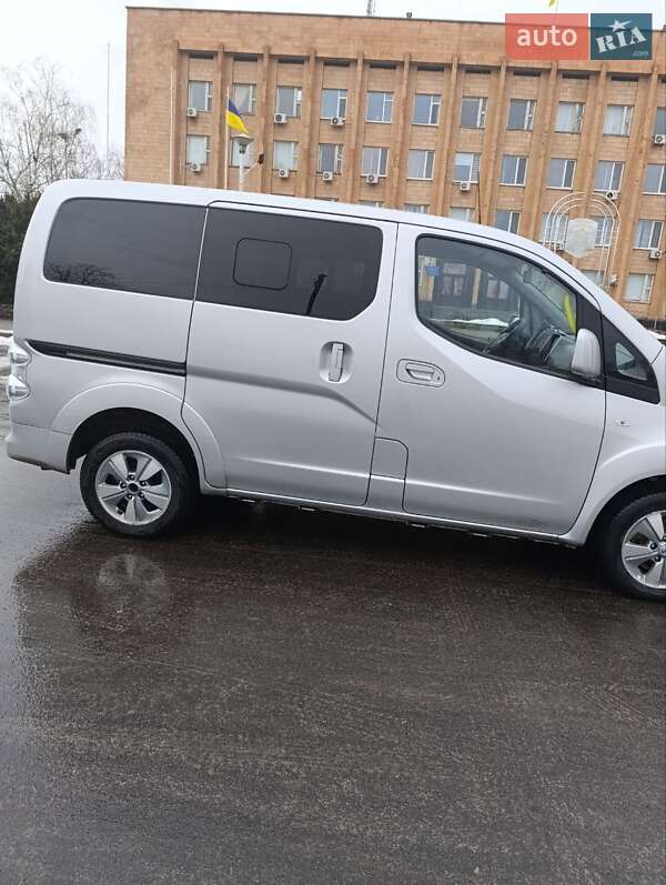 Мінівен Nissan e-NV200 2018 в Семенівці