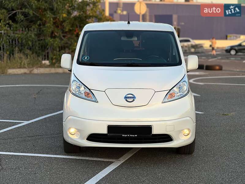 Минивэн Nissan e-NV200 2015 в Киеве
