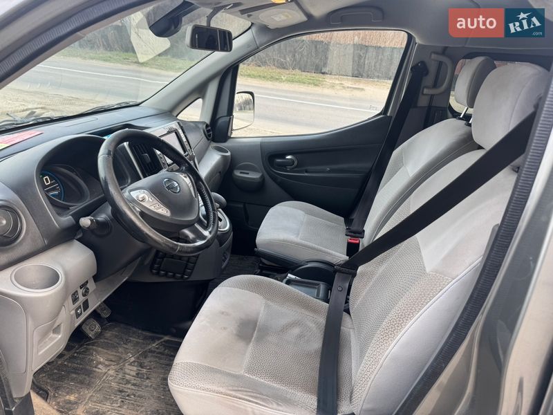 Минивэн Nissan e-NV200 2015 в Бурштыне