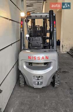 Вилочный погрузчик Nissan FD 2012 в 