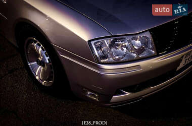 Седан Nissan Gloria 2001 в 