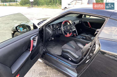 Купе Nissan GT-R 2015 в 