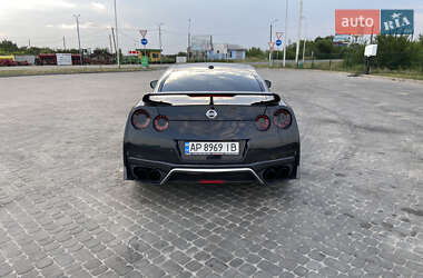 Купе Nissan GT-R 2015 в 