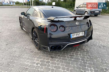 Купе Nissan GT-R 2015 в 