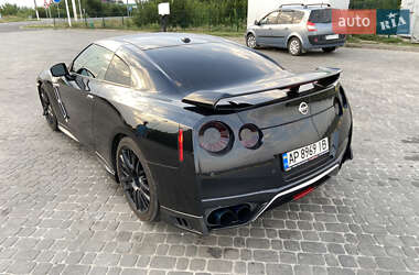 Купе Nissan GT-R 2015 в 