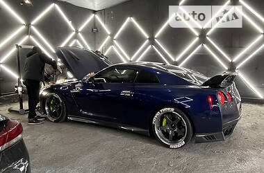 Купе Nissan GT-R 2017 в 