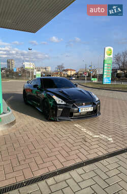 Купе Nissan GT-R 2015 в 