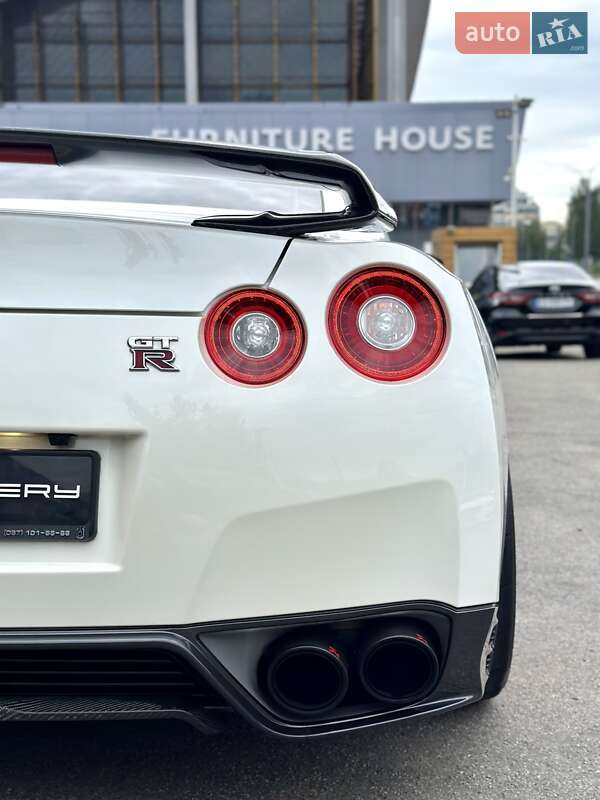 Купе Nissan GT-R 2013 в Києві