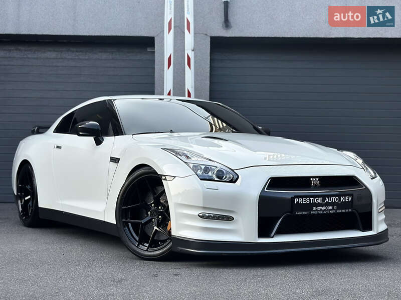Купе Nissan GT-R 2013 в Києві