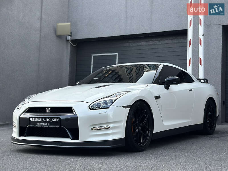 Купе Nissan GT-R 2013 в Києві