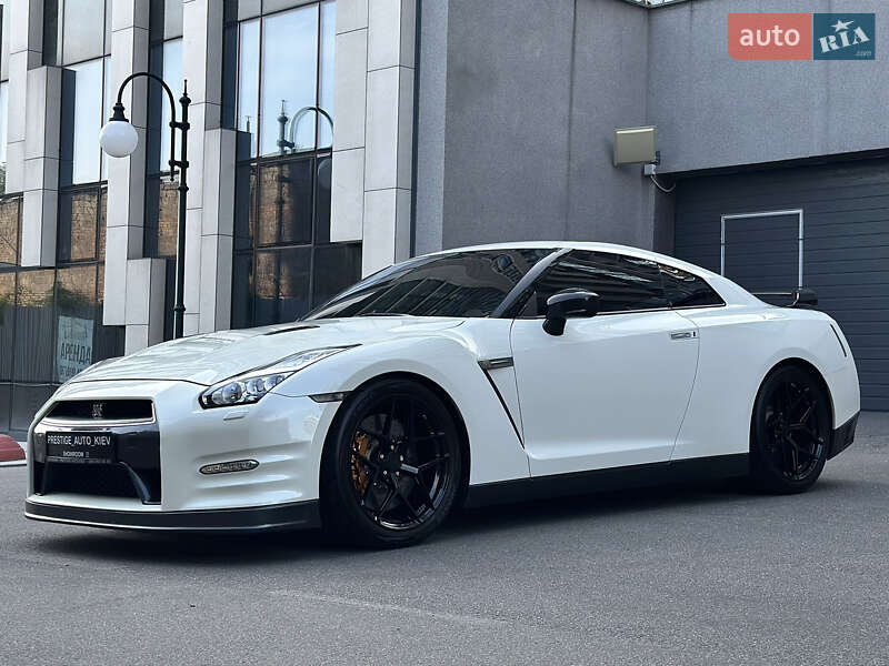 Купе Nissan GT-R 2013 в Києві
