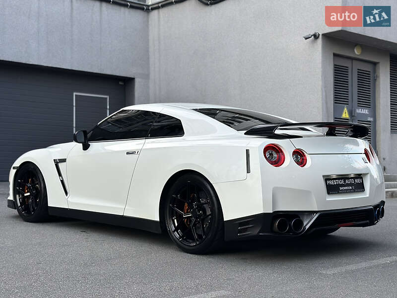 Купе Nissan GT-R 2013 в Києві