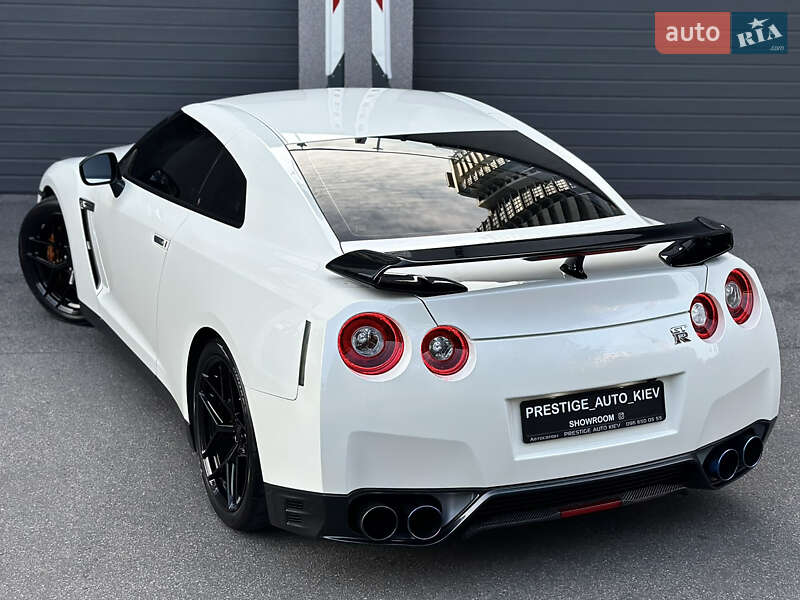 Купе Nissan GT-R 2013 в Києві