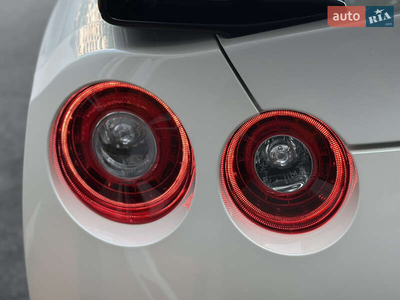 Купе Nissan GT-R 2013 в Києві