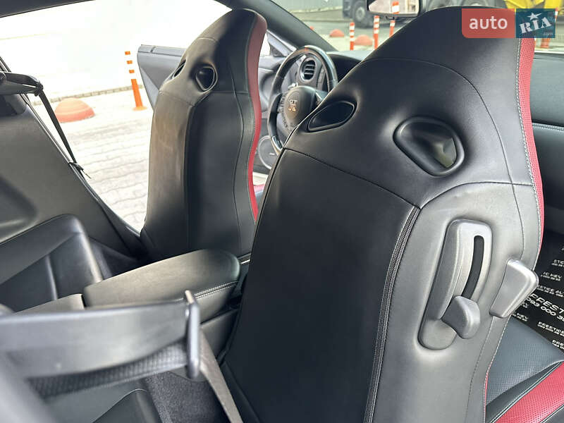 Купе Nissan GT-R 2013 в Києві