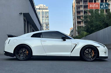 Купе Nissan GT-R 2013 в 