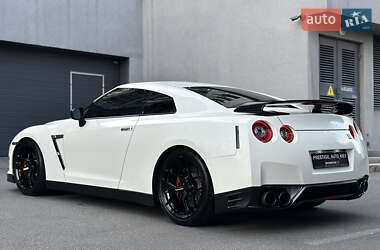 Купе Nissan GT-R 2013 в 