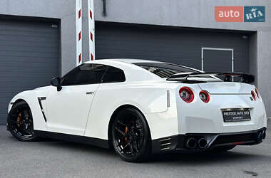 Купе Nissan GT-R 2013 в 
