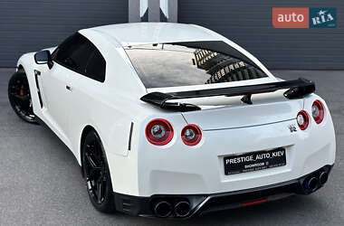 Купе Nissan GT-R 2013 в 