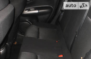 Позашляховик / Кросовер Nissan Juke 2011 в 