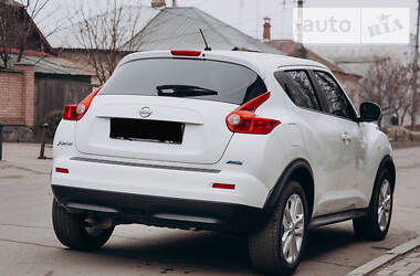 Позашляховик / Кросовер Nissan Juke 2013 в 