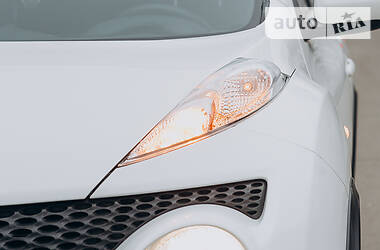 Позашляховик / Кросовер Nissan Juke 2013 в 