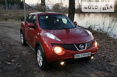 Внедорожник / Кроссовер Nissan Juke 2012 в Березному