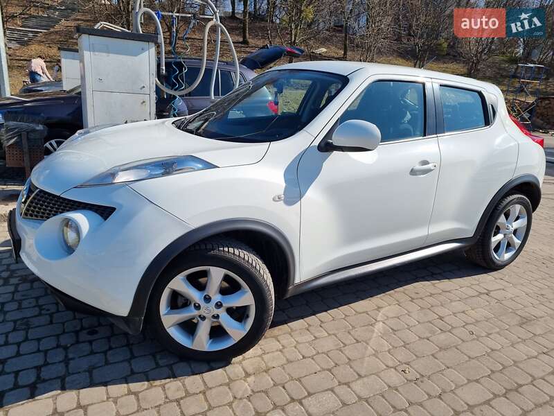 Позашляховик / Кросовер Nissan Juke 2013 в 