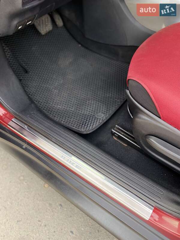 Внедорожник / Кроссовер Nissan Juke 2012 в Гайвороне