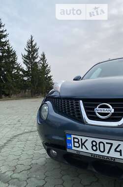 Внедорожник / Кроссовер Nissan Juke 2010 в Буче