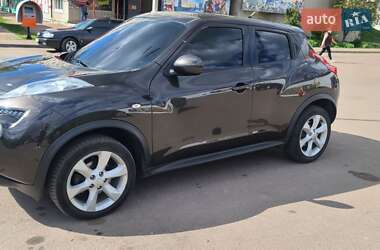 Позашляховик / Кросовер Nissan Juke 2010 в 