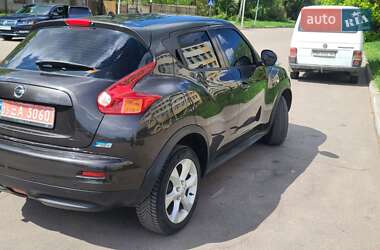 Позашляховик / Кросовер Nissan Juke 2010 в 