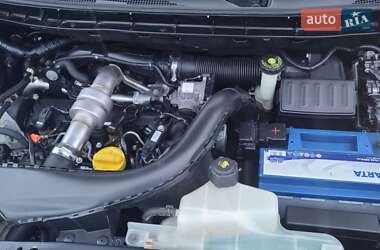 Позашляховик / Кросовер Nissan Juke 2010 в 