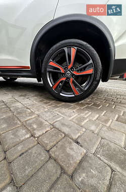 Внедорожник / Кроссовер Nissan Juke 2018 в 