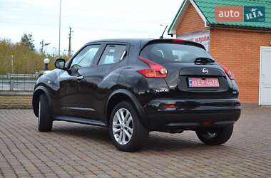 Внедорожник / Кроссовер Nissan Juke 2010 в Хороле