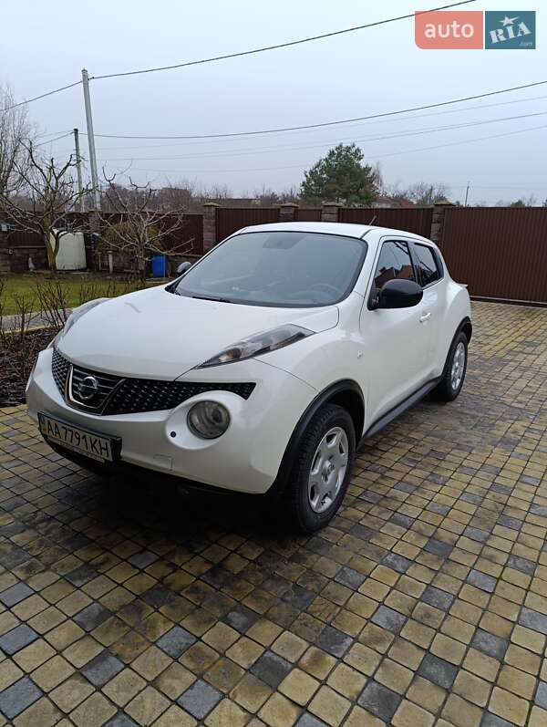 Внедорожник / Кроссовер Nissan Juke 2013 в 