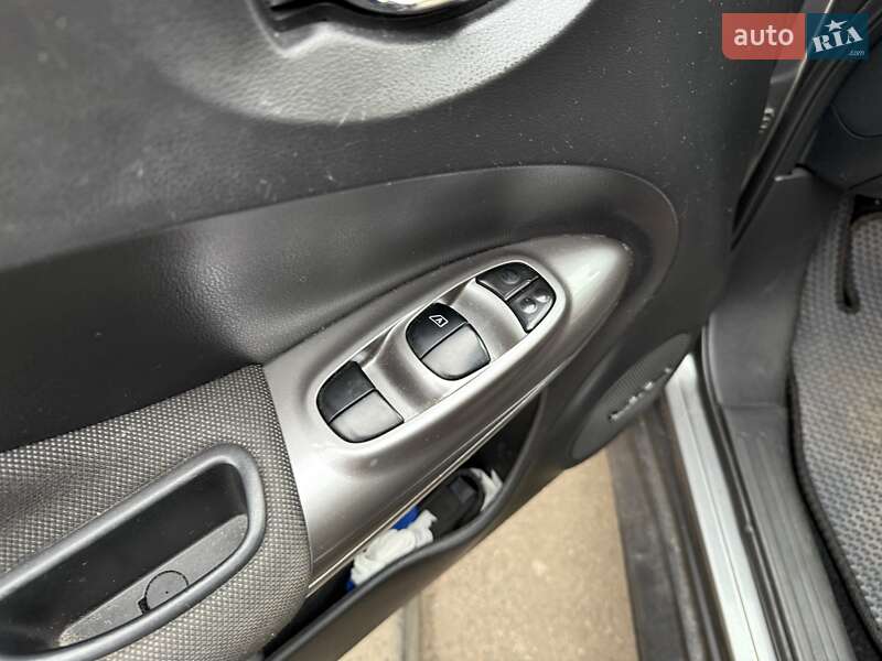 Внедорожник / Кроссовер Nissan Juke 2012 в Черкассах фото 7 Внедорожник / Кроссовер Nissan Juke 2012 в Черкассах