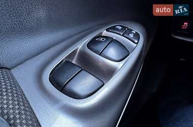 Внедорожник / Кроссовер Nissan Juke 2011 в 