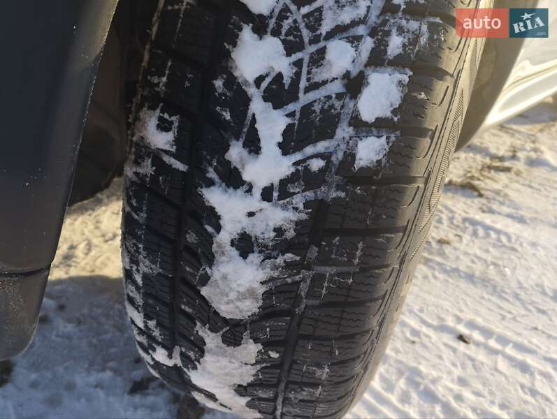 Внедорожник / Кроссовер Nissan Juke 2011 в Каменец-Подольском