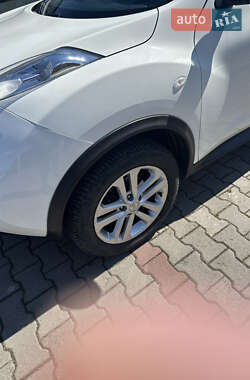 Внедорожник / Кроссовер Nissan Juke 2010 в 