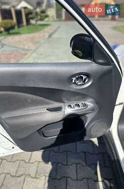 Внедорожник / Кроссовер Nissan Juke 2010 в 