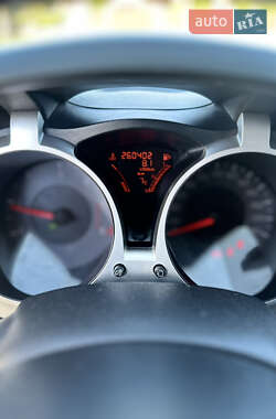 Внедорожник / Кроссовер Nissan Juke 2010 в 