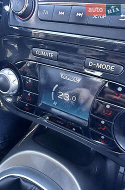 Внедорожник / Кроссовер Nissan Juke 2010 в 