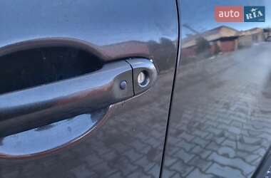 Внедорожник / Кроссовер Nissan Juke 2011 в 