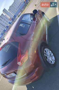 Внедорожник / Кроссовер Nissan Juke 2012 в 