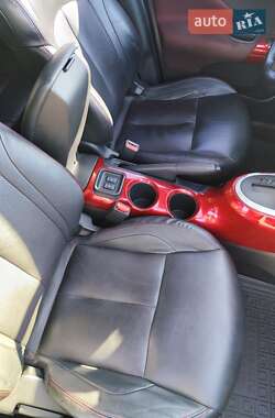 Внедорожник / Кроссовер Nissan Juke 2012 в 