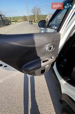 Внедорожник / Кроссовер Nissan Juke 2011 в 